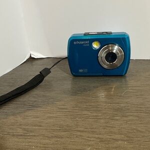 Polaroid IS048-TEAL 16.0 Megapixel Waterproof Instant Sharing Digital Camera.